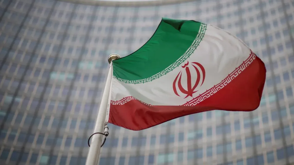 la-bandera-irani-flamea-frente-al-edificio-de-las-naciones-unidas-foto-ap-ASCKS3REBVHE5LER4DFOFAEC7A