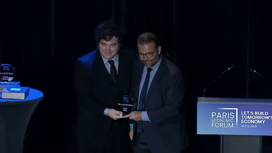 javier-milei-recibe-el-premio-del-foro-economico-de-paris-2339263