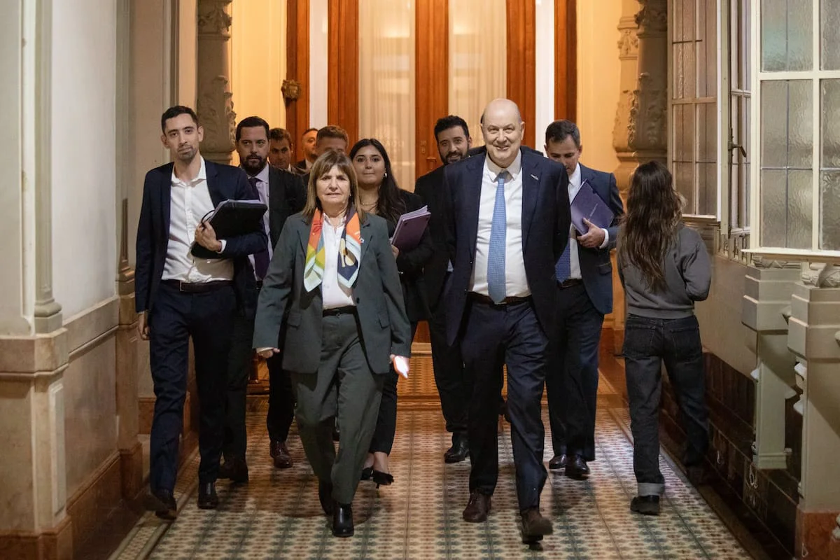 patricia-bullrich-junto-al-ministro-federico-ZDQ5ANVEWFGXPLE4EALICPOL7M