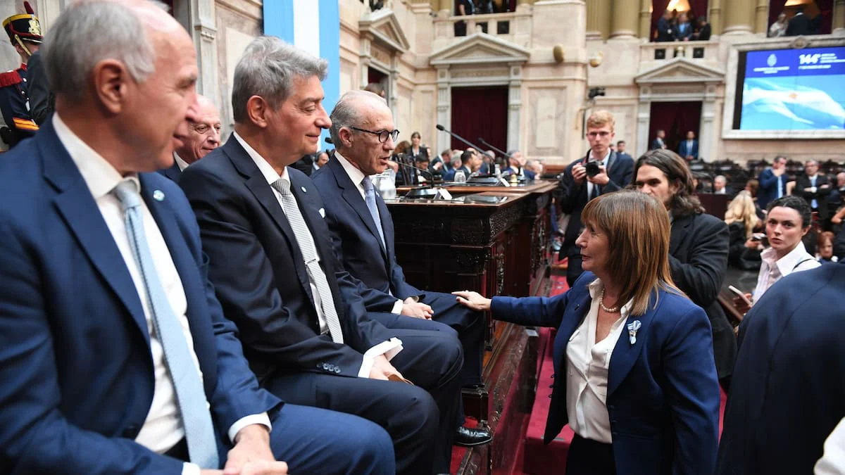 patricia-bullrich-saluda-a-los-integrantes-de-la-JRJ477ZC2NGRRJS6NUWEXP6CJM