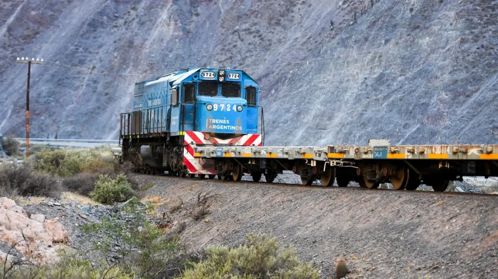 el-gobierno-creo-un-fideicomiso-exclusivo-para-financiar-obras-con-la-venta-y-remate-de-locomotoras-y-vagones-del-belgrano-cargas-foto-reutersrodrigo-vallefile-photo-TBHA27JKAZCXBGO6VQKNEYYR3U