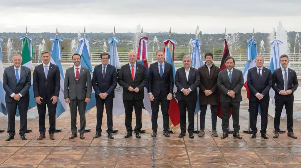 cumbre-del-jefe-de-gabinete-diego-santilli-con-gobernadores-del-norte-grande-para-recomponer-el-vinculo-tras-el-reves-por-la-ley-de-tierras-foto-x-eliassuarezsde-O232JQ25HVHUHMGTFZMZ5AFIPY